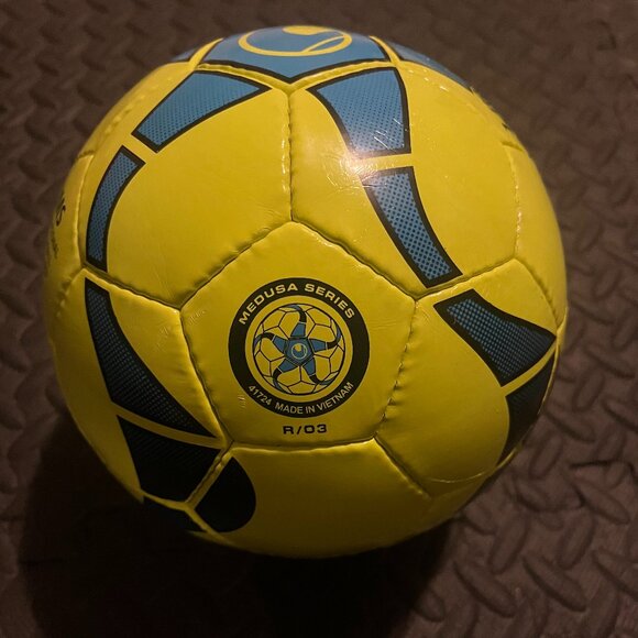 Uhlsport Medusa Anteo Low Bounce High Abrasion Resistance Futsal Ball size 4 IMS - Picture 6 of 7